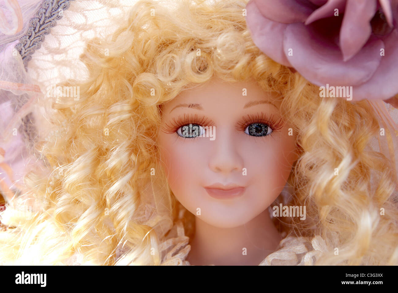 Bambola di porcellana immagini e fotografie stock ad alta risoluzione -  Alamy