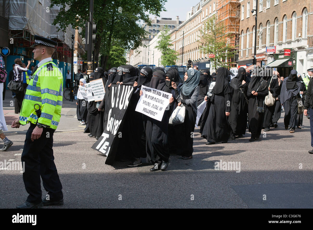 La protesta islamica marzo, immissione di Crawford Street da Baker Street; Londra; l'Europa. Venerdì 6.Maggio,2011 Foto Stock