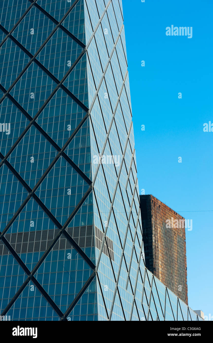 Il bruciato e il ricostruito CCTV stazione TV HQ da OMA Rem Koolhaas studio di architettura, 2009, CBD Pechino, Cina, Asia. Foto Stock