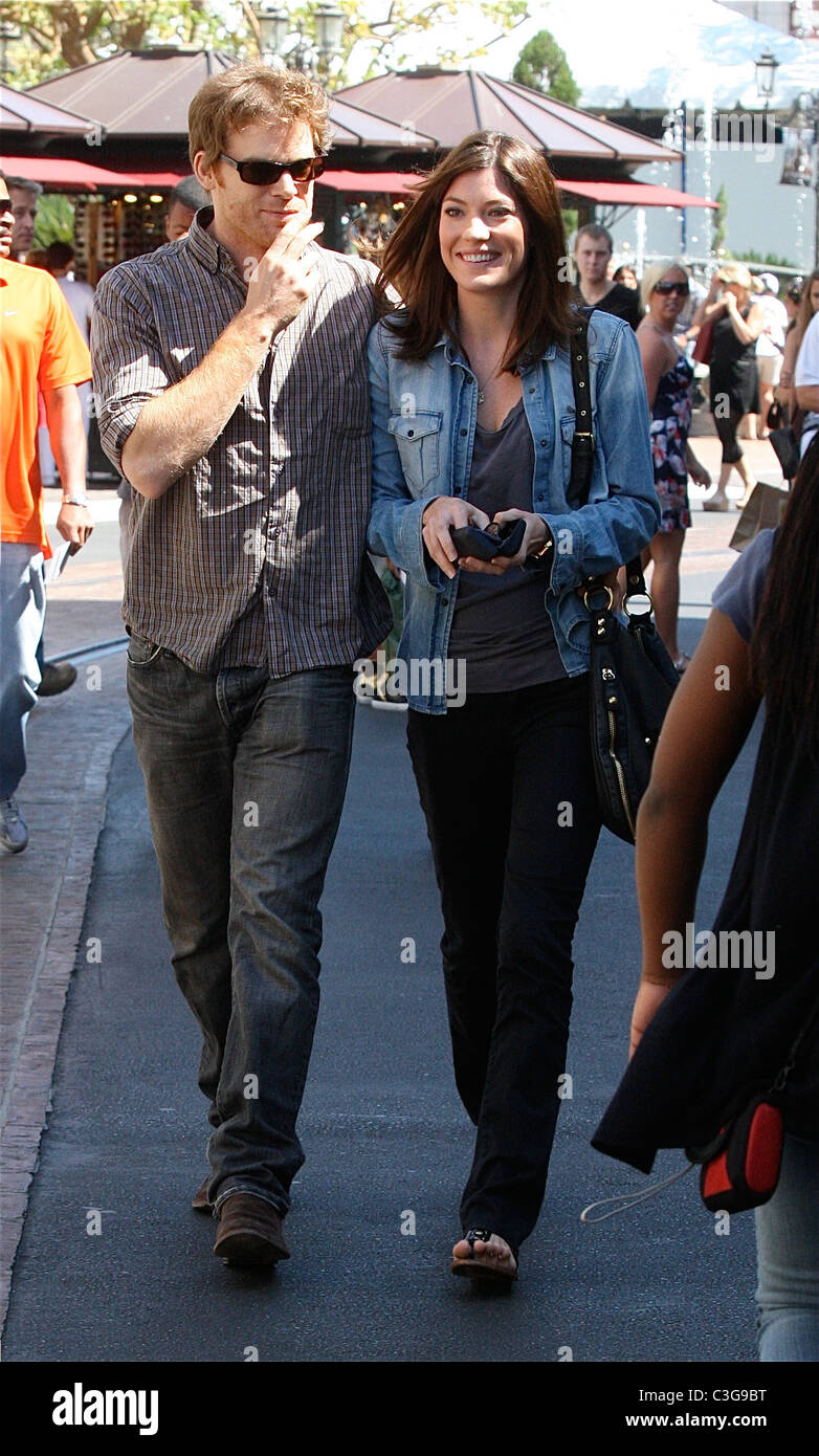 Dexter' star Michael C. Hall e sua moglie e co-star Jennifer Carpenter trascorrere il pomeriggio di shopping a Los Angeles, California - Foto Stock