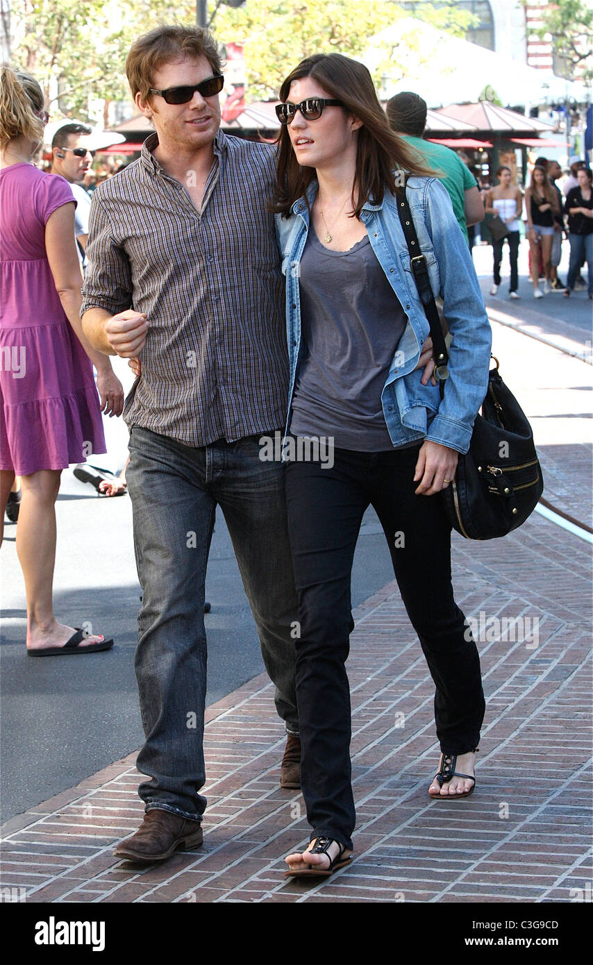 Dexter' star Michael C. Hall e sua moglie e co-star Jennifer Carpenter trascorrere il pomeriggio di shopping a Los Angeles, California - Foto Stock
