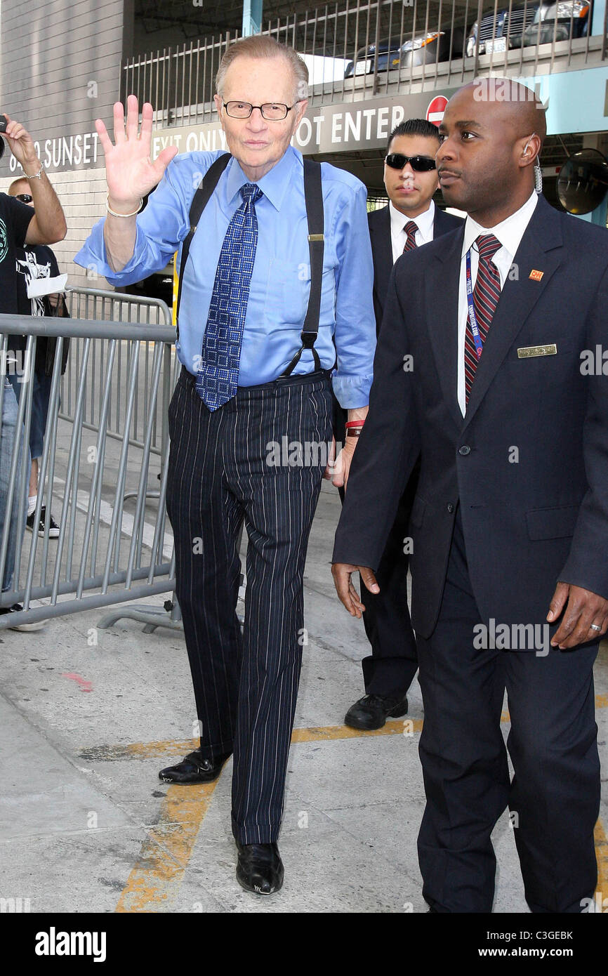 Larry King arrivando alla CNN Studios prima della nastratura del suo show "Larry King Live" di Los Angeles, California - 01.10.09 Foto Stock
