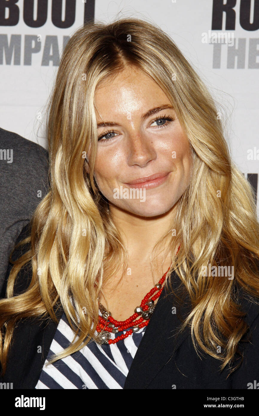 Sienna Miller Photocall per il prossimo gioco di Broadway "Dopo Miss Julie' - tenutosi presso la Samuel B.e David Rose edificio nuovo Foto Stock