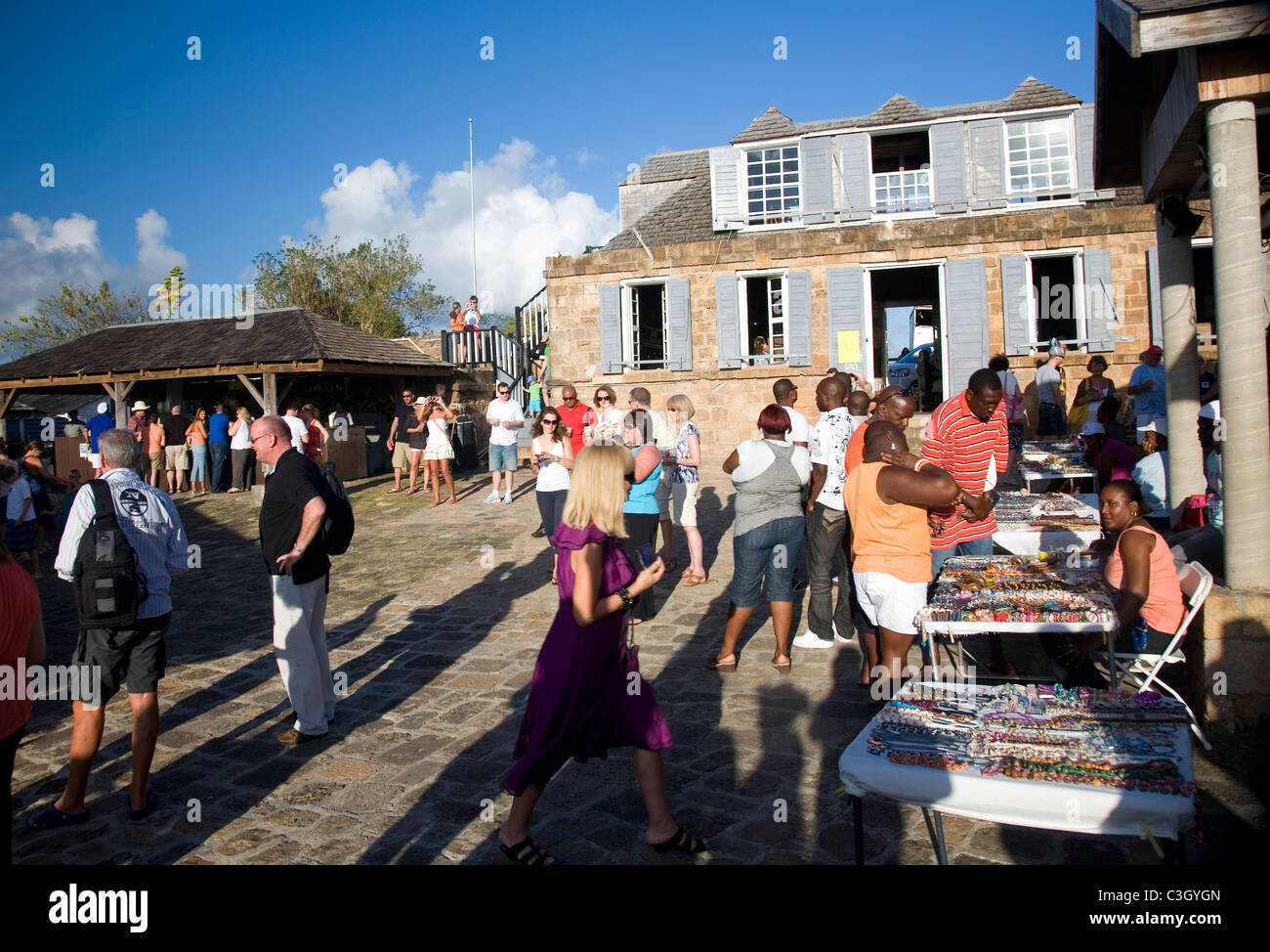 Shirley Heights con commercianti che vendono articoli sanitari Foto Stock