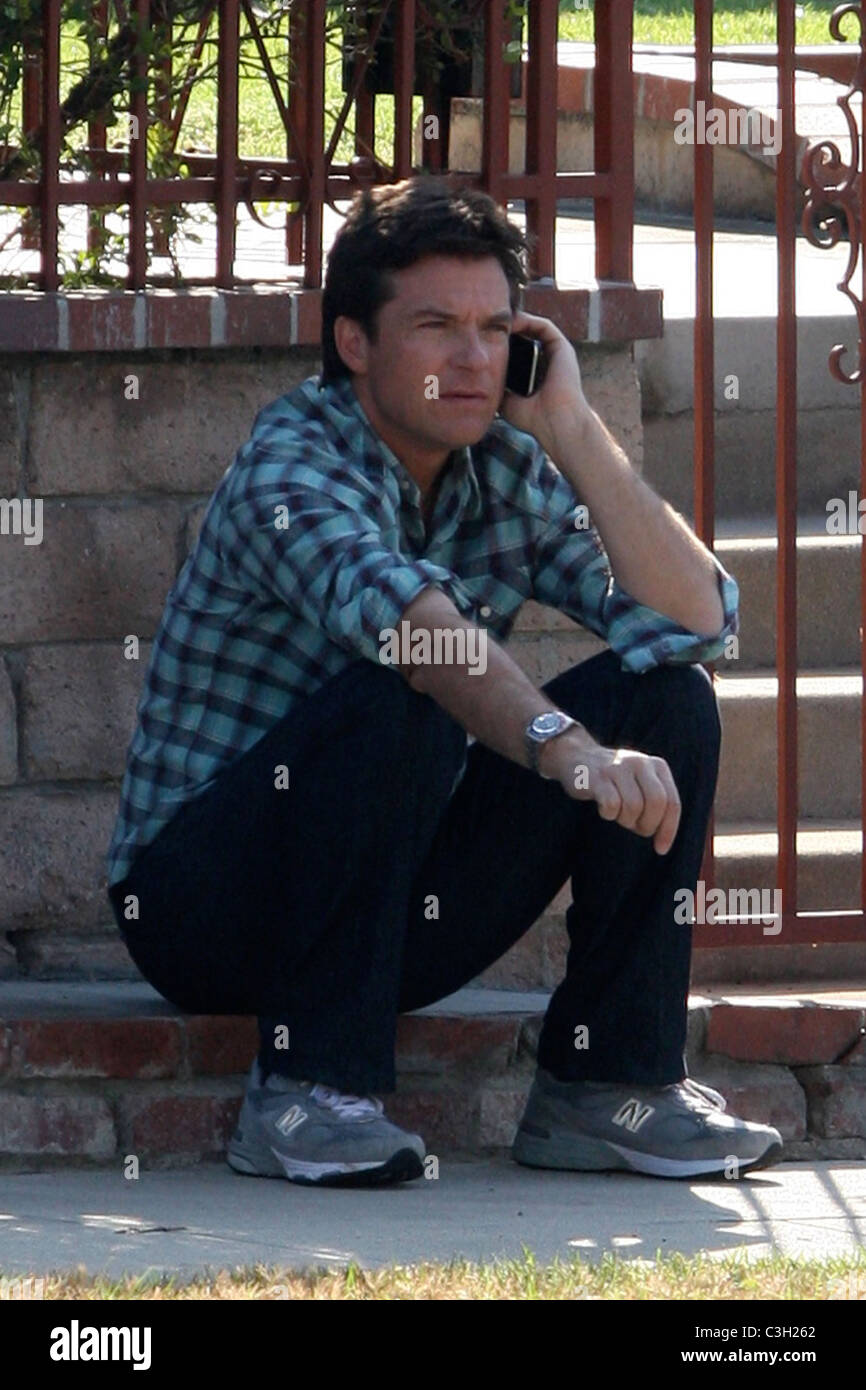 Jason Bateman visto parlare al telefono durante le riprese del suo nuovo film 'L'Baster' Los Angeles, California - 08.10.09 Foto Stock