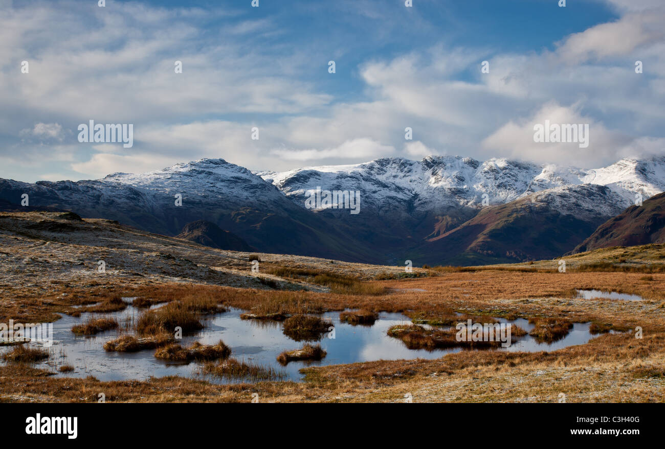 Il luccio O'Blisco, Crinkle Crags e Bowfell, come si vede da argento come, vicino a Grasmere, Lake District, Cumbria Foto Stock