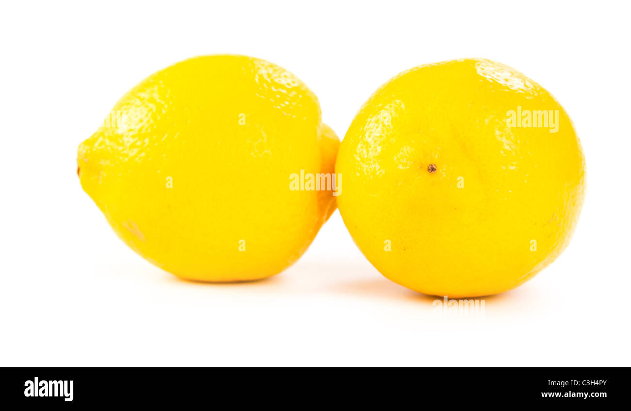 Due limoni maturi isolati su sfondo bianco Foto Stock