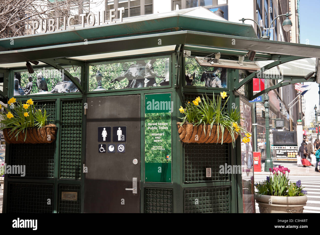 Servizi igienici pubblici, Herald Square Park, NYC Foto Stock