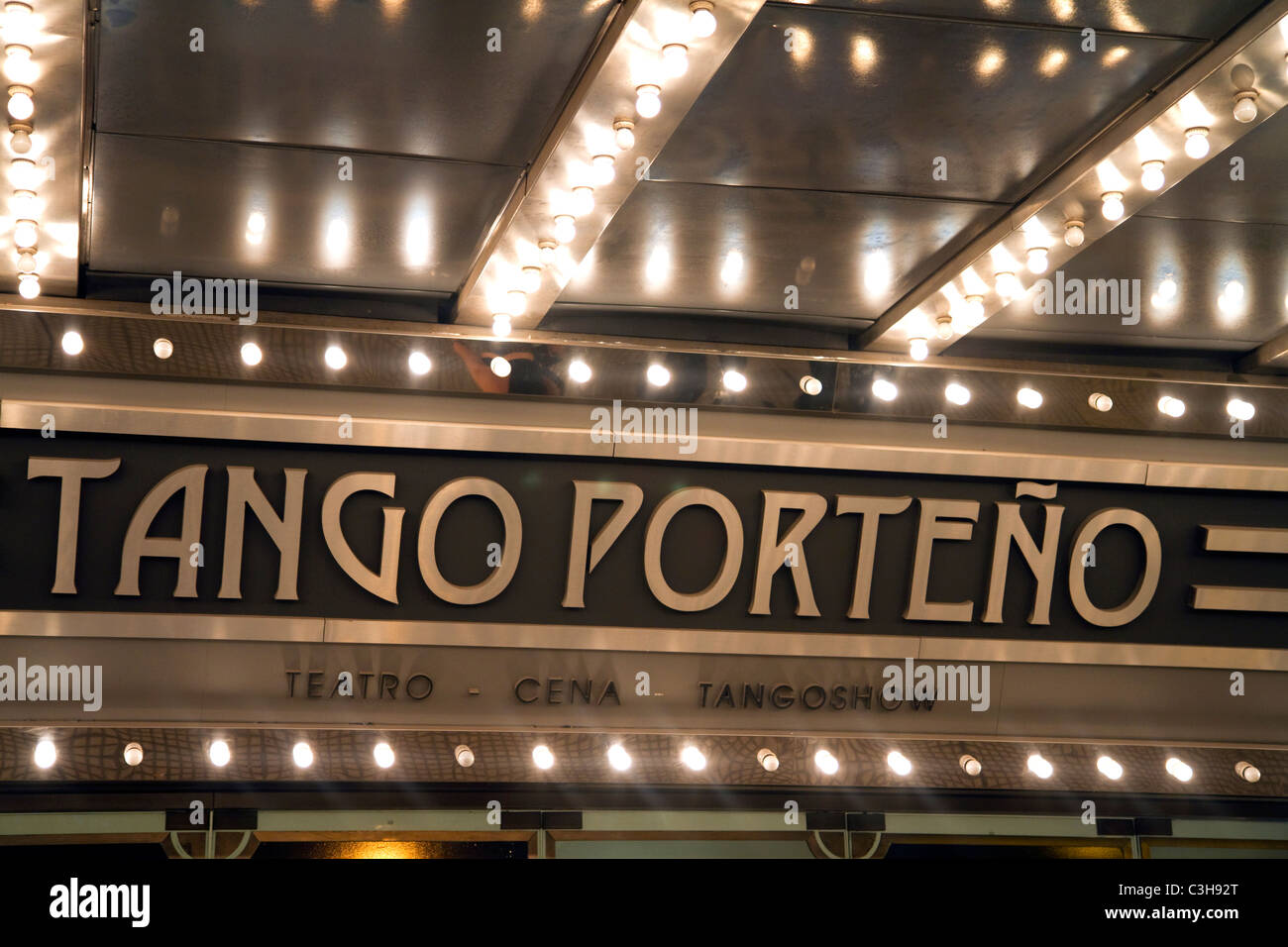 Tango Porteno è un teatro per mostrare il ballo del tango di Buenos Aires, Argentina. Foto Stock