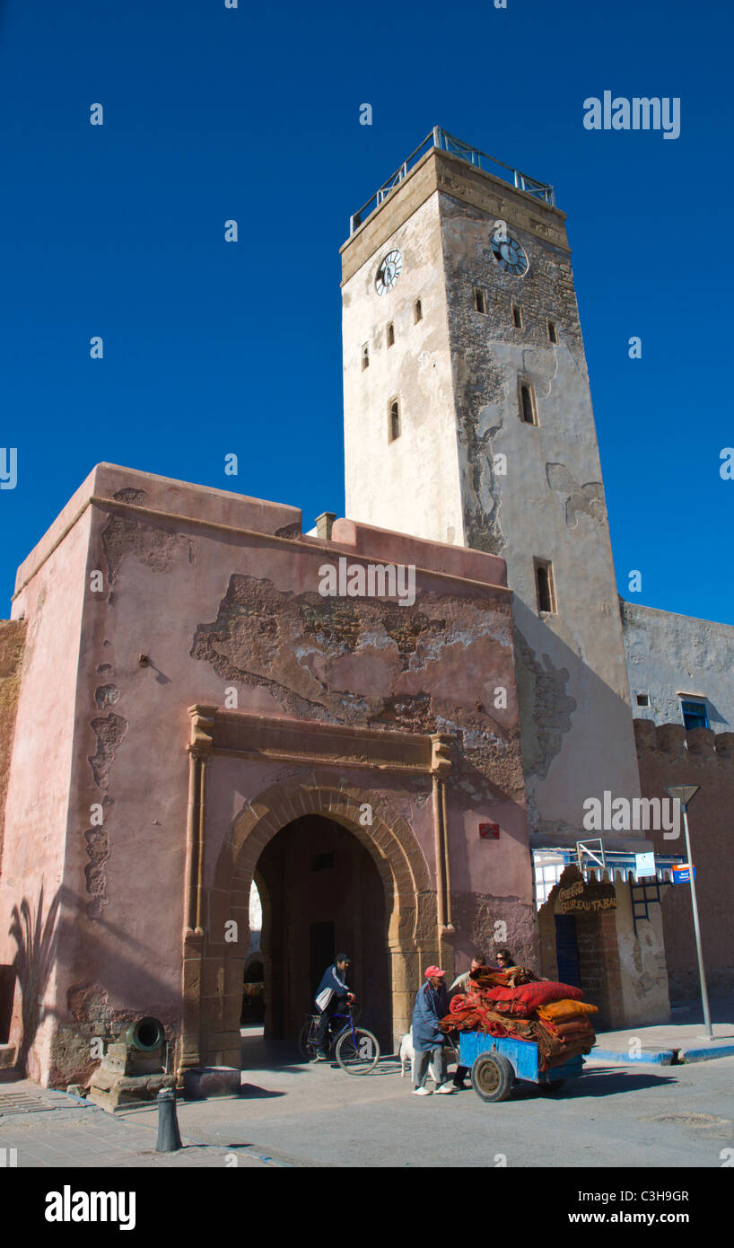 Porta alla Medina città vecchia centrale di essaouira marocco Africa settentrionale Foto Stock