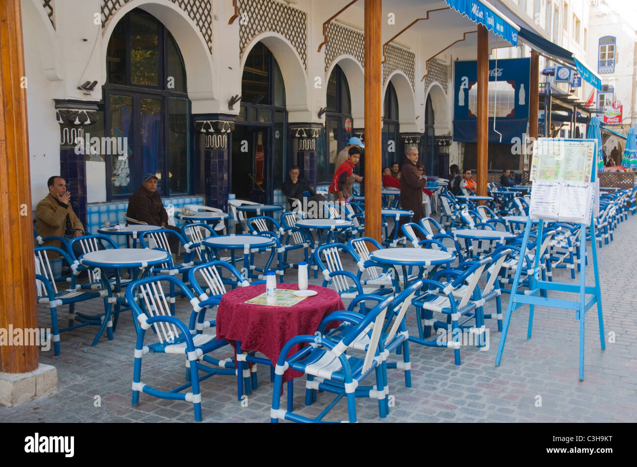 Terrazza del Cafe de France Medina città vecchia centrale di essaouira marocco Africa settentrionale Foto Stock