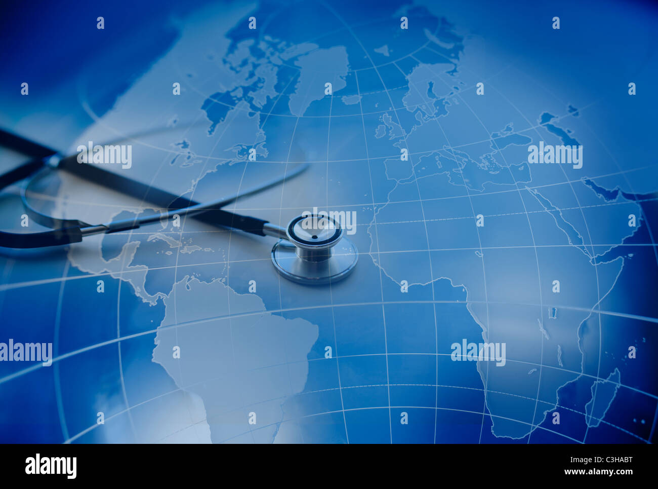In prossimità di uno stetoscopio con mappa del mondo in background Foto Stock