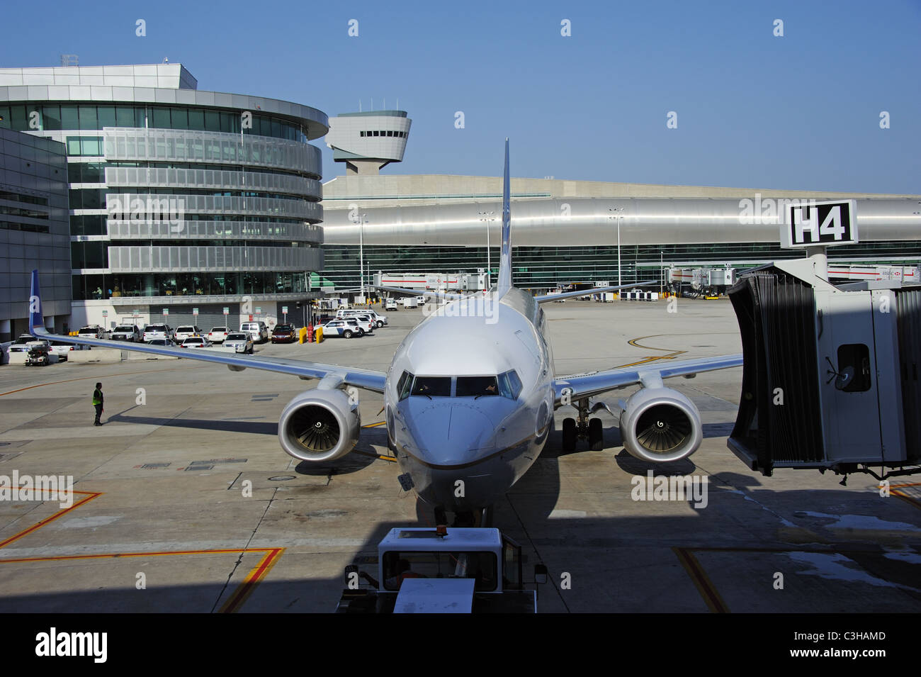 Copa Airlines Boeing 737 essendo spinto indietro il supporto all'Aeroporto Internazionale di Miami Florida USA Foto Stock