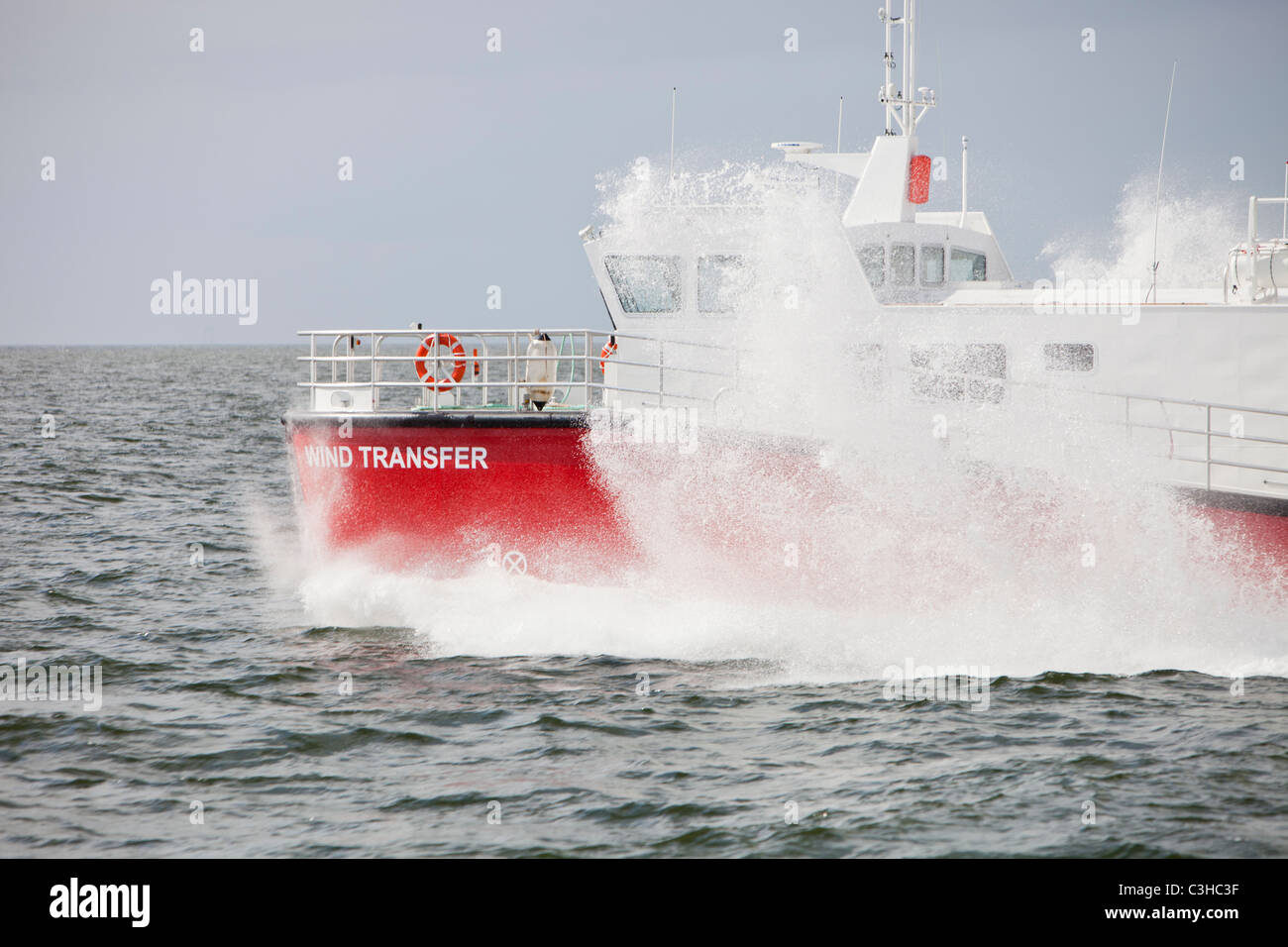 Un offshore recipiente di alimentazione per il Walney offshore wind farm, Cumbria, Regno Unito. Foto Stock