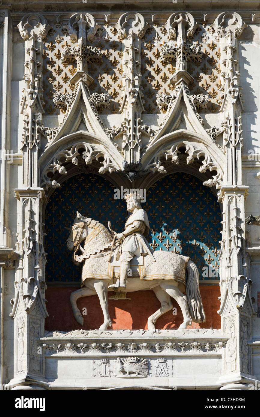 Statua di re Luigi XII su ingresso al castello in Luigi XII ala, Chateau de Blois, Valle della Loira, Touraine, Francia Foto Stock