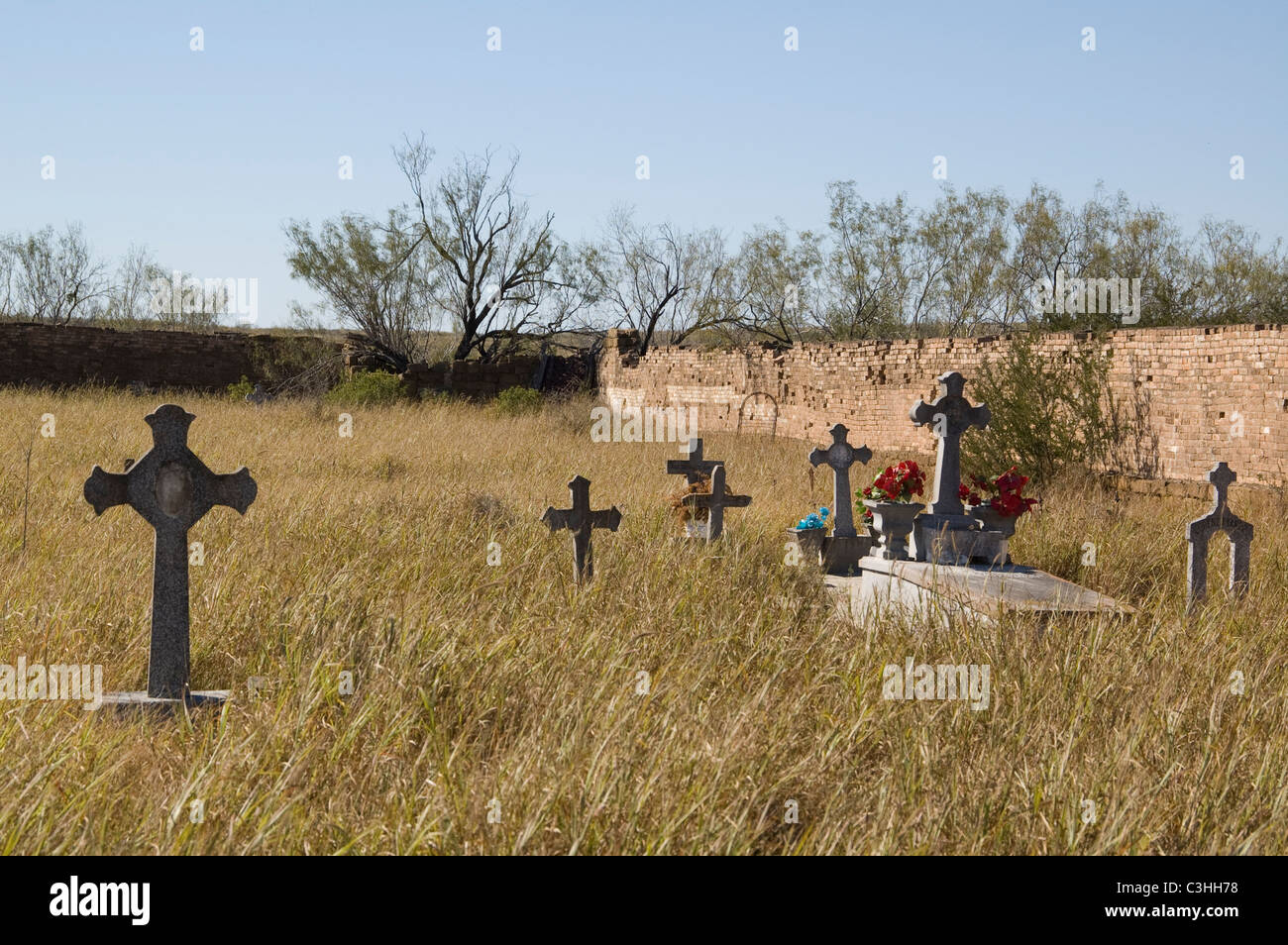 Cimitero di Guerrero Viejo, Tamaulipas, Messico. Cimitero lungo con tutta la città fu abbandonata nel 1953. Foto Stock