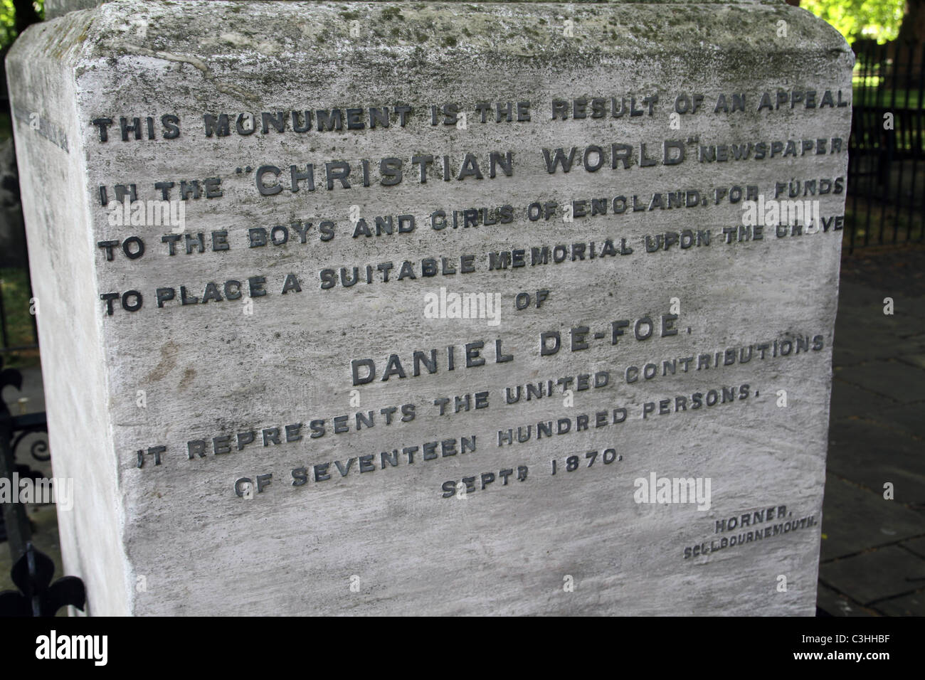 Pietra tombale di Daniel Defoe a campi Bunhill sepoltura nella città di Londra Foto Stock