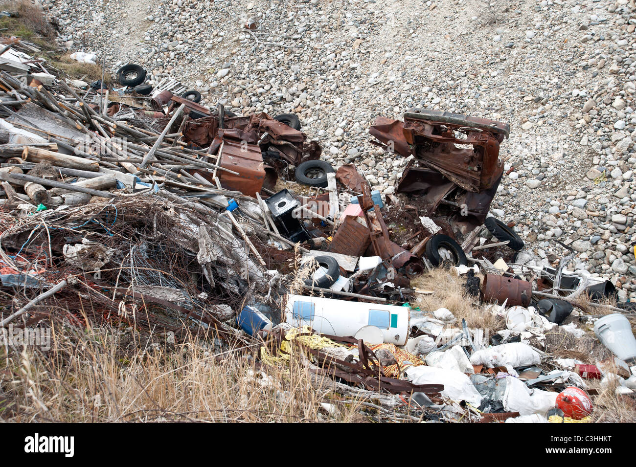 Il recupero dal dragaggio oro vicino a Gold Creek, Montana fornire luoghi per le persone a creare una discarica illegale sito. Foto Stock