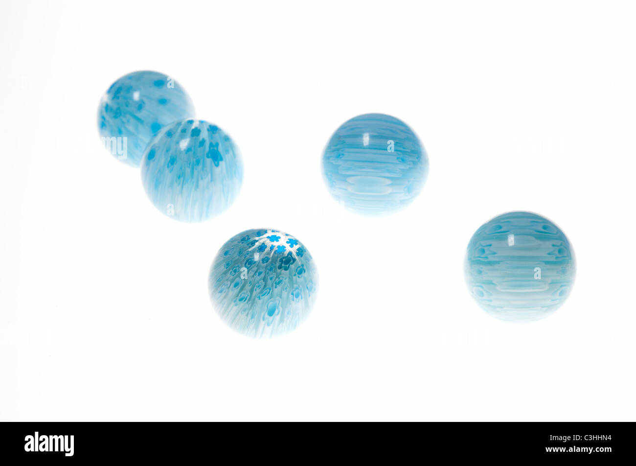 5 marmi blu su bianco Foto Stock