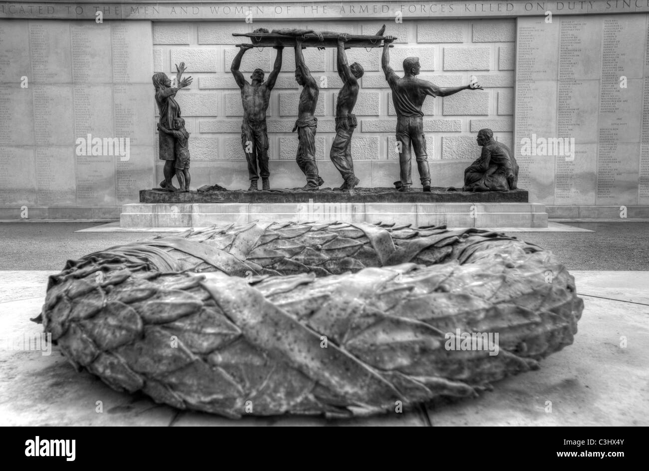 Le statue di Ian Rank-Broadley presso il National Memorial Arboretum, Staffordshire, Inghilterra Foto Stock