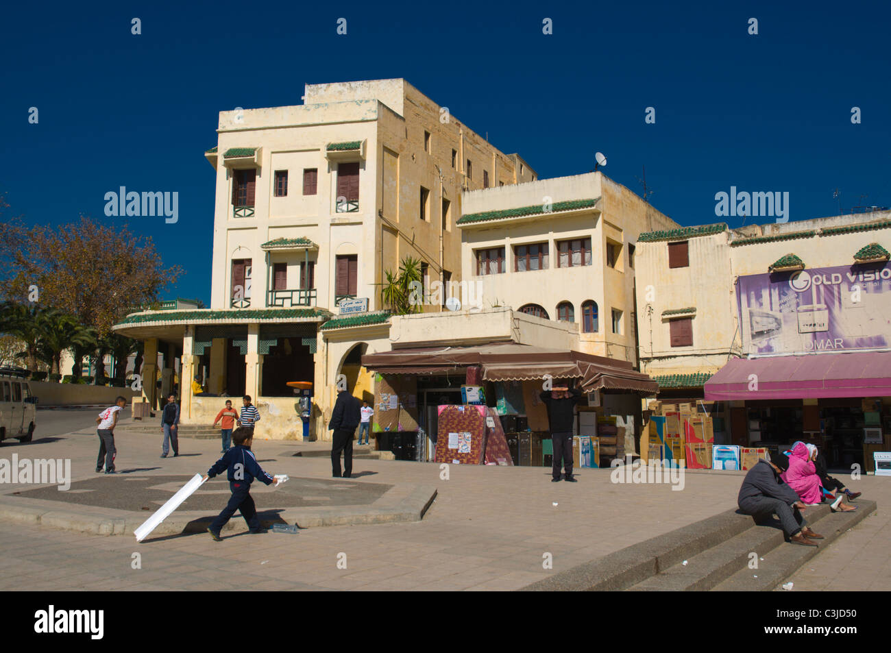 Place des Alaouites piazza della Mellah il vecchio quartiere ebraico centrale di Fez Marocco settentrionale Africa Foto Stock