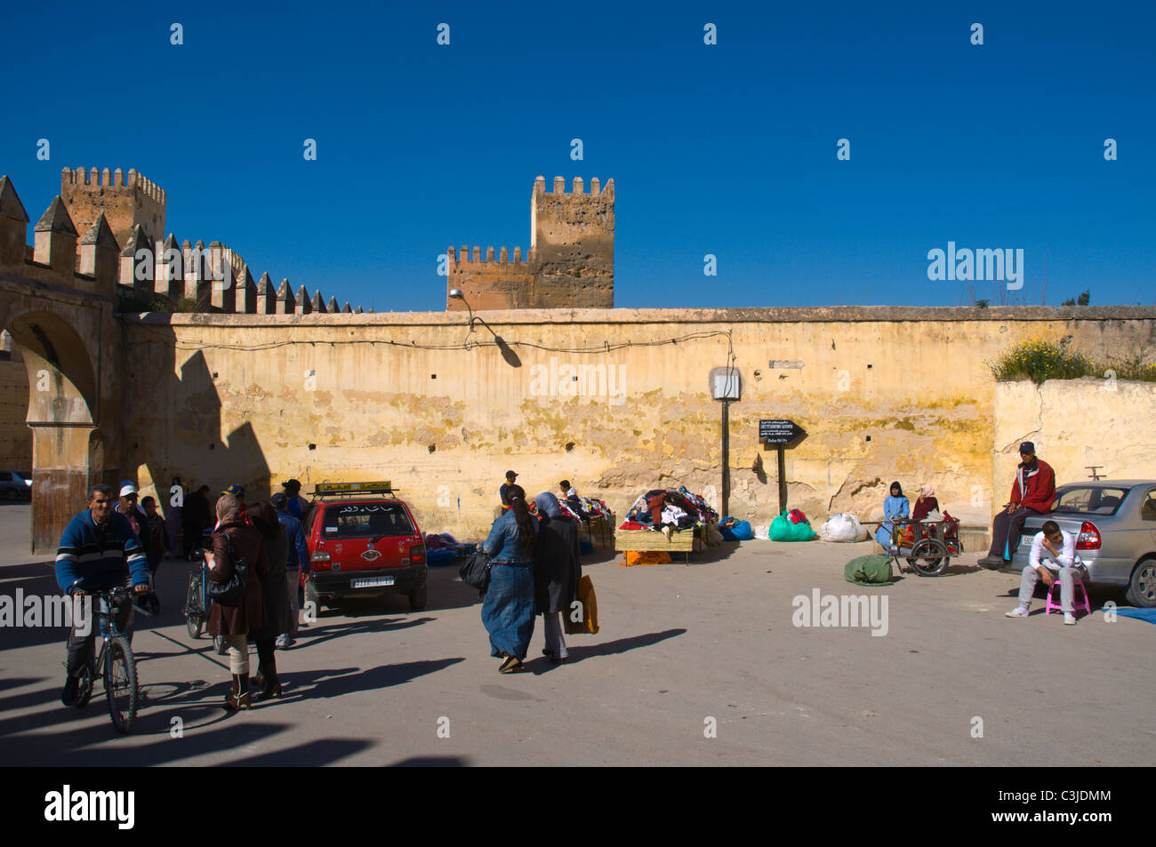 Place Moulay Abdallah square Mellah il vecchio quartiere ebraico centrale di Fez Marocco settentrionale Africa Foto Stock