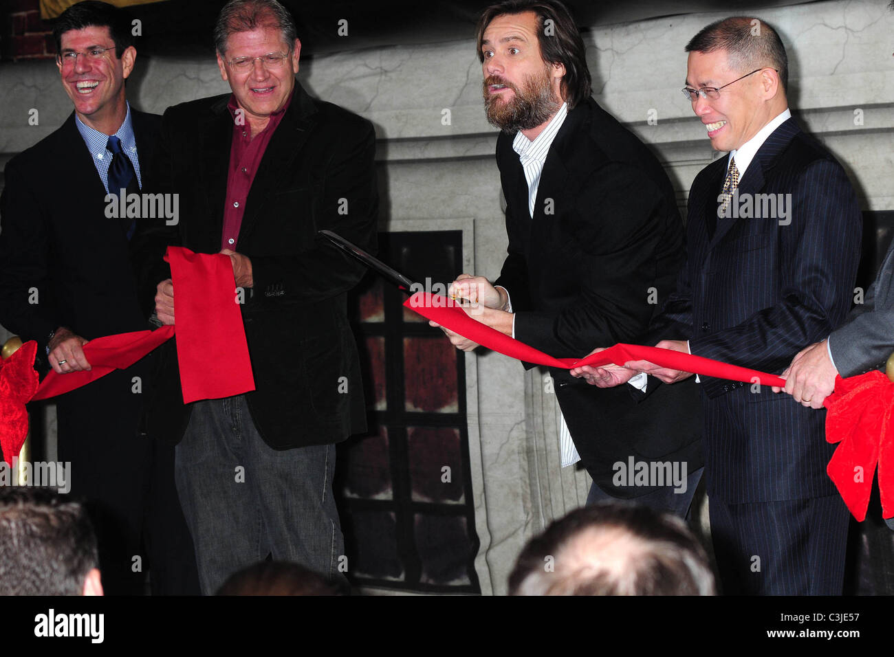 Ricco Ross, Robert Zemeckis, Jim Carrey e e David Lim 'Disney's A ...