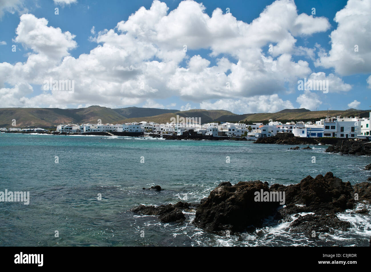 Dh PUNTA DE MUJERES Lanzarote Lanzarote villaggio costiero di roccia lavica shore villaggi della costa Foto Stock