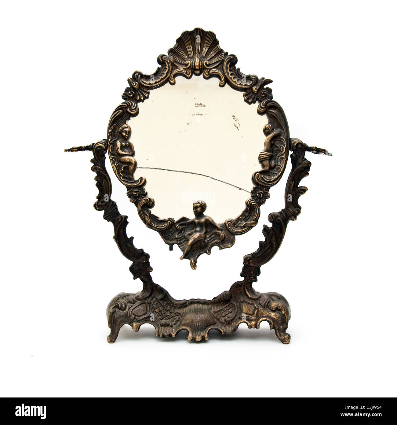 Vecchio, obsoleto rotto specchio vintage su uno sfondo bianco con ombra morbida Foto Stock