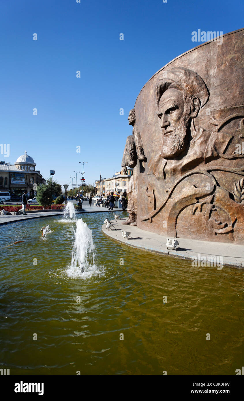 Un monumento all'Iran Iraq war raffigurante l Ayatollah Khomeini in Hamadan, Iran Foto Stock