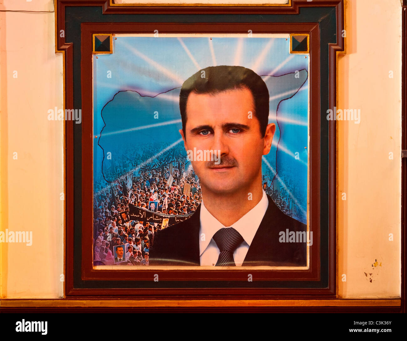 Un poster di propaganda del presidente siriano Bashar Hafiz Al-Assad Foto Stock