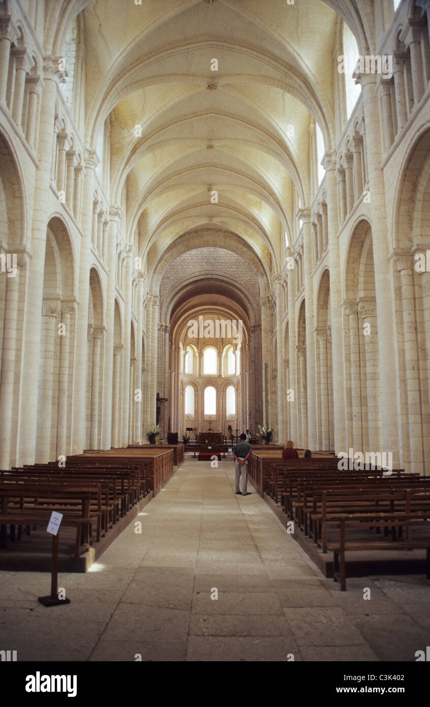 Il Normanno abbazia di Saint Georges de Boscherville nel villaggio di Saint-Martin-de-Boscherville è costruire di calcare, Normandia Foto Stock