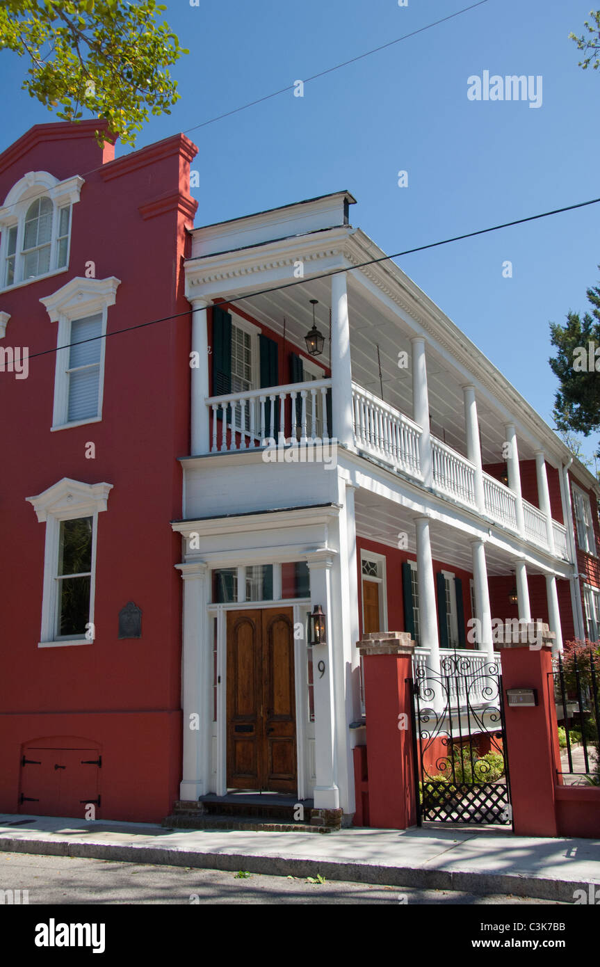 Carolina del Sud, Charleston. Tradizionale casa storica con portico chiuso. Foto Stock