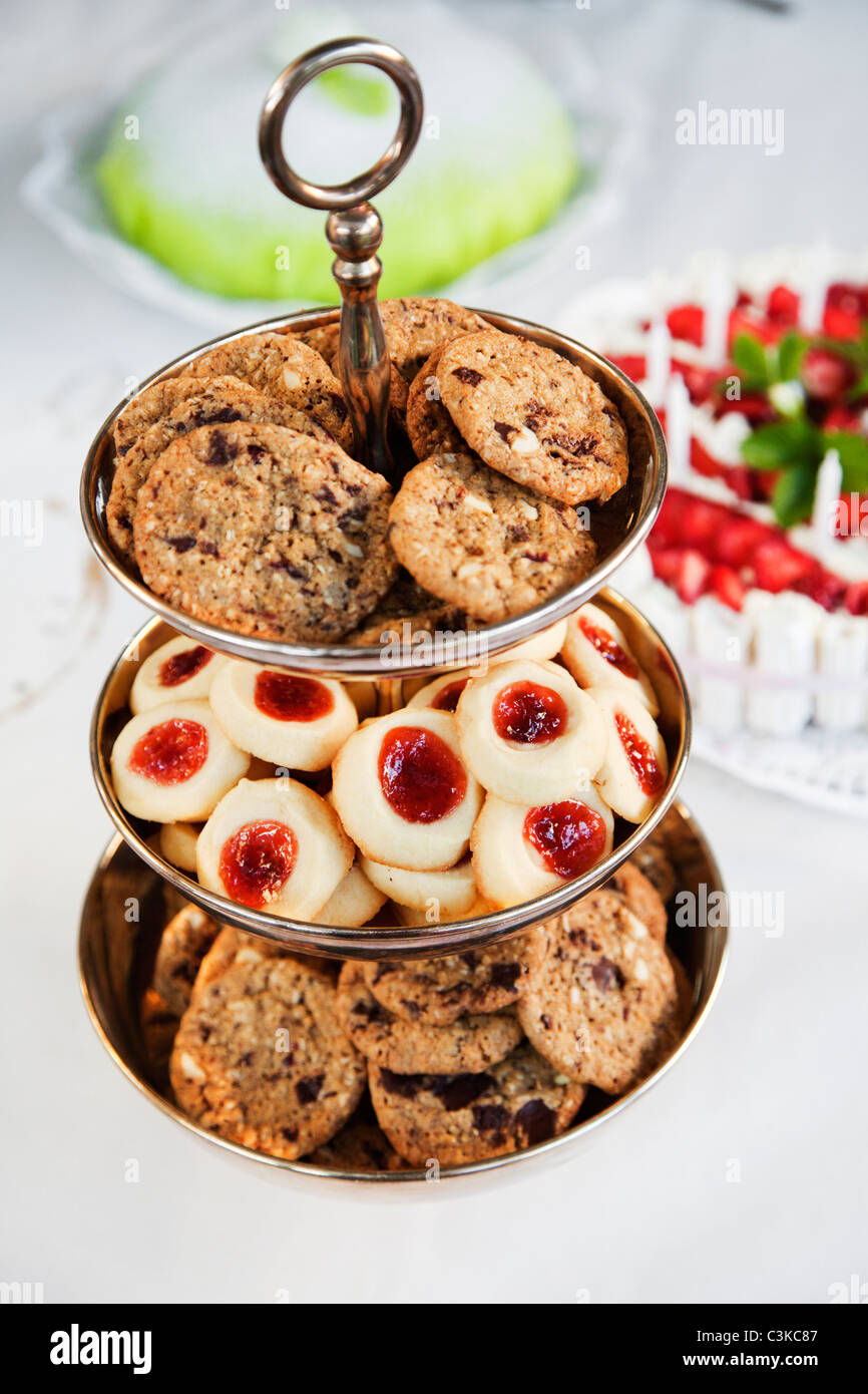 Torta-piatto sul tavolo, ad alto angolo di visione Foto Stock