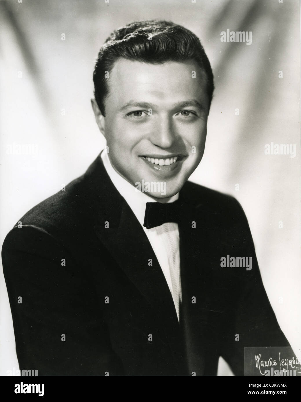 STEVE LAWRENCE US cantante meglio conosciuto per il lavoro svolto in duo con la moglie Eydie, qui nel 1964 Foto Stock
