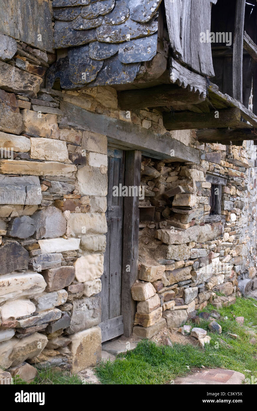 Rustico casale in pietra, Camino de Santiago, Spagna settentrionale Foto Stock