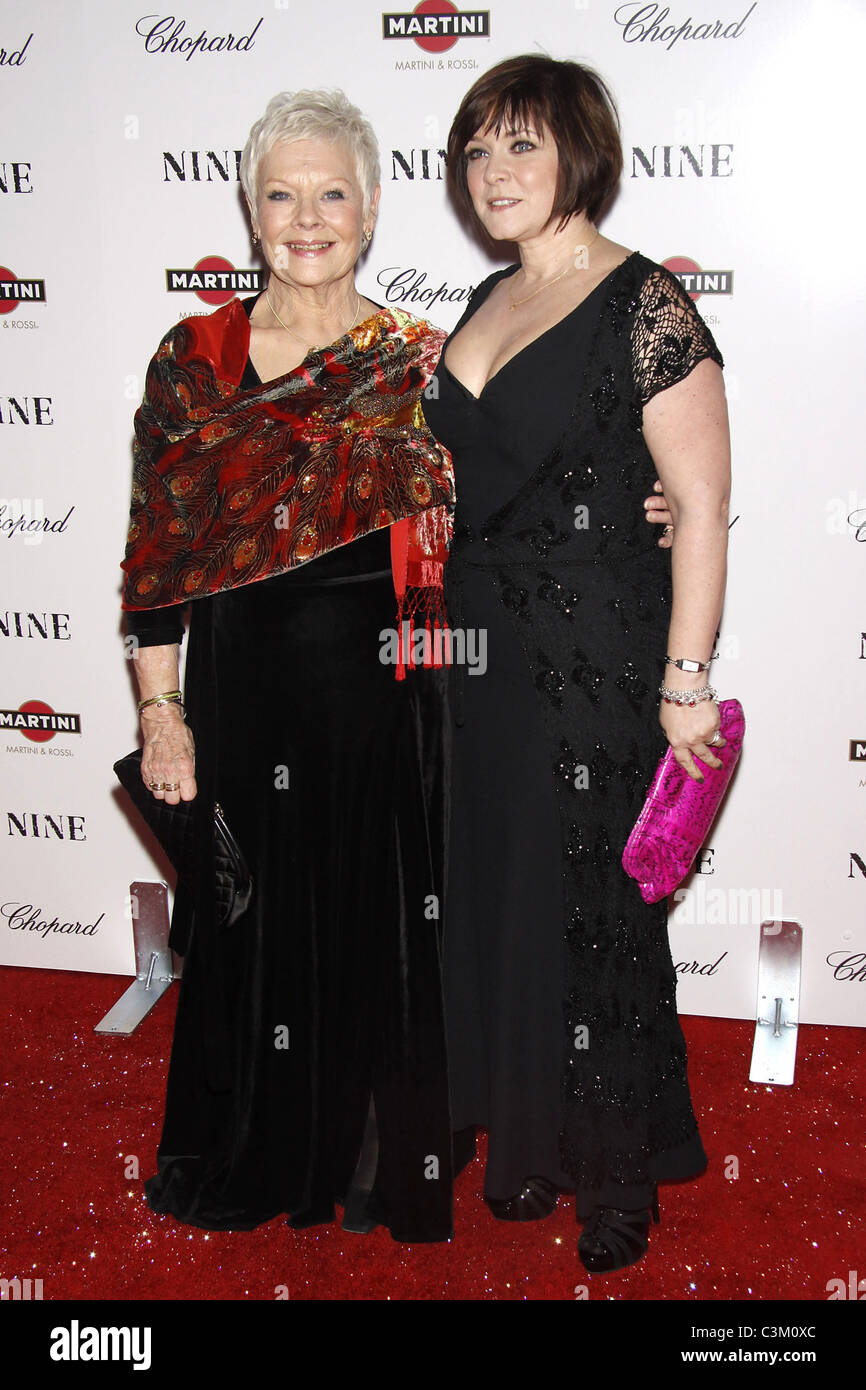 Judi Dench e sua figlia Finty Williams New York premiere di "nove" sponsorizzato da Chopard al Teatro Ziegfeld New York Foto Stock
