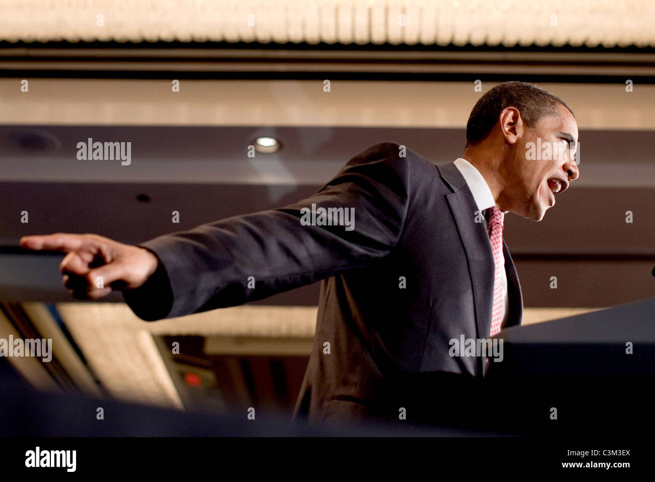 Presidente Barrack Obama parla a un rally della campagna per il candidato gubernatorial Creigh fatti Tyson's Corner VA - 06.08.09 White Foto Stock