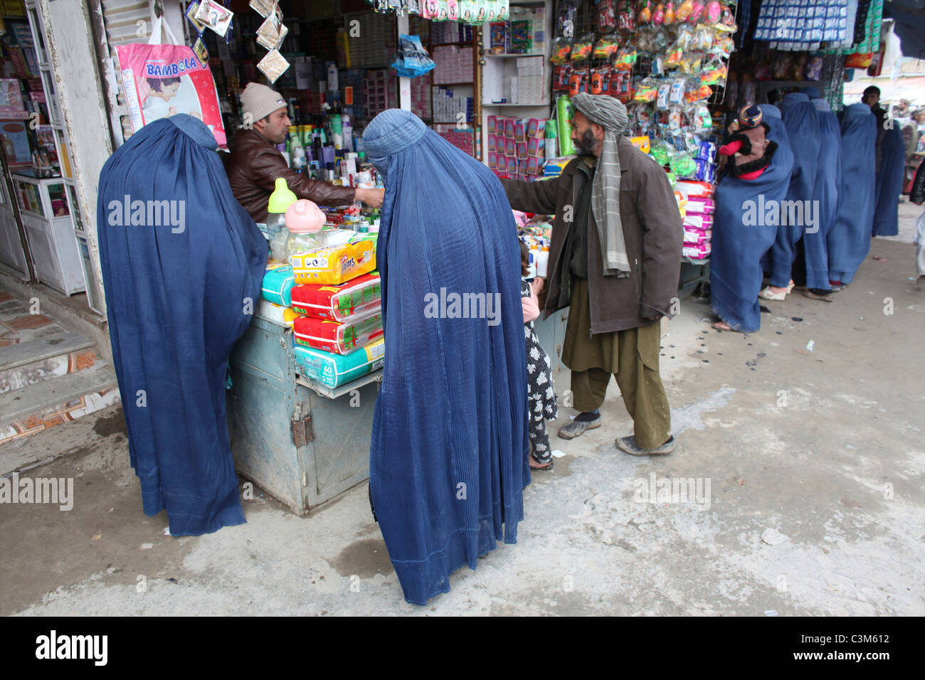 Vita quotidiana sul mercato a Kunduz Foto Stock
