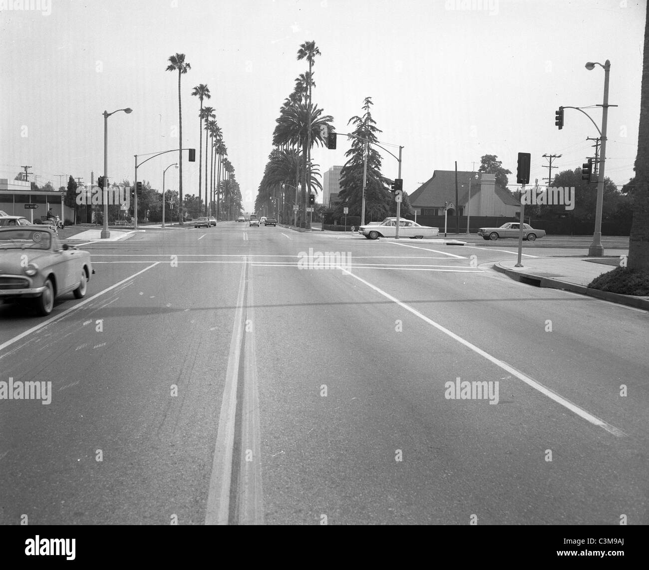 Anni sessanta negativo, Fairfax District Los Angeles Doheny Dr California in bianco e nero Foto Stock