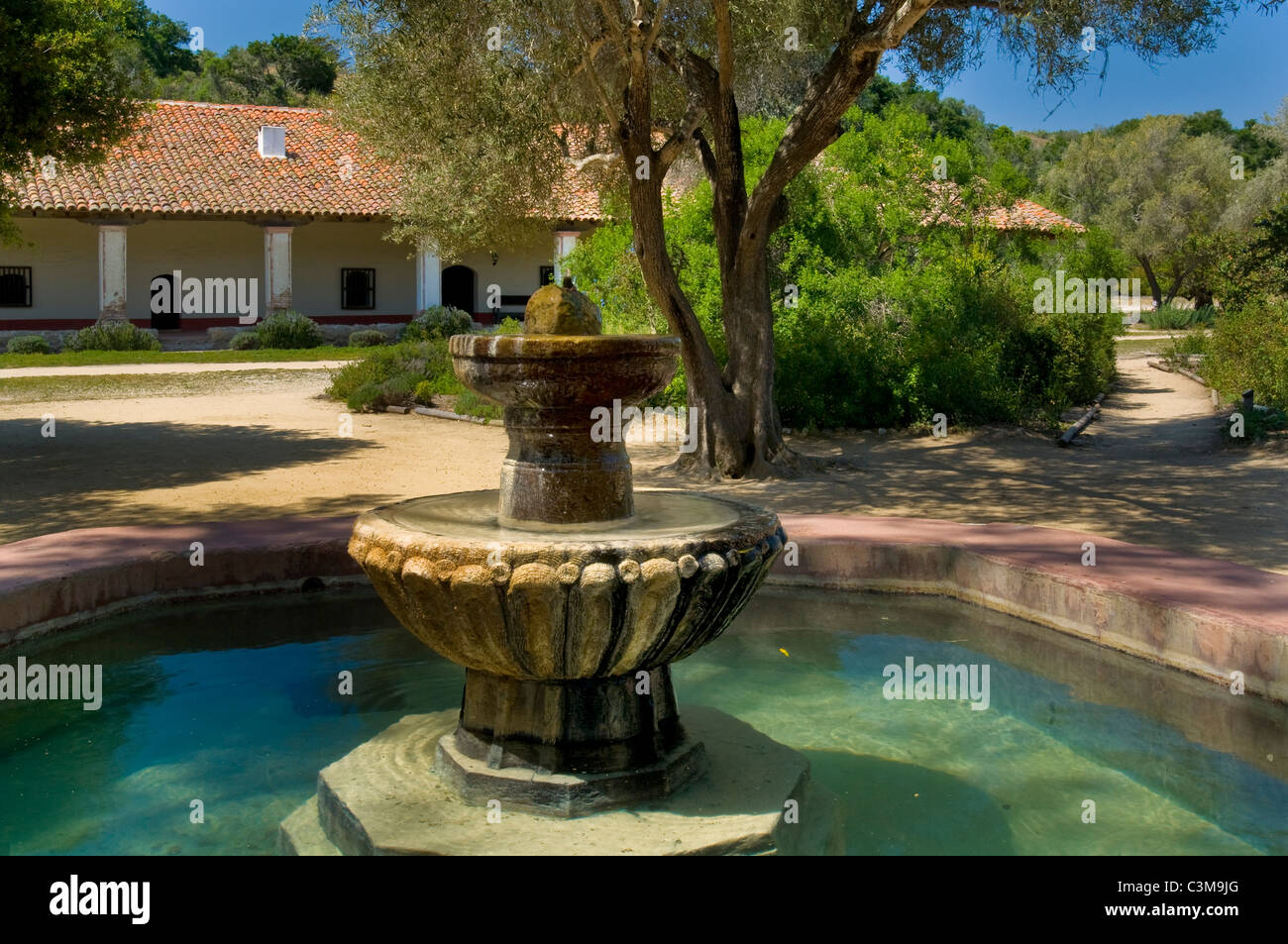 Outdoor fontana di acqua al La missione Purisma State Historical Park, nei pressi di Lompoc, Santa Barbara County, California Foto Stock