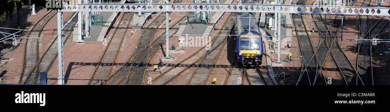 Il treno via dettaglio, Edimburgo, Scozia. Waverly Station. Foto Stock