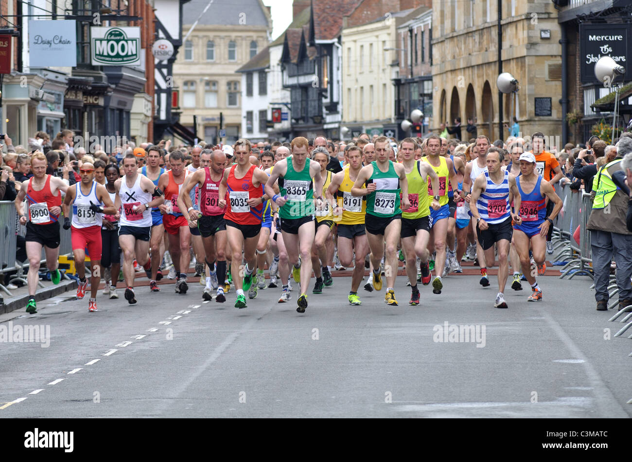 Inizio della Maratona di Shakespeare e Mezza Maratona Foto Stock