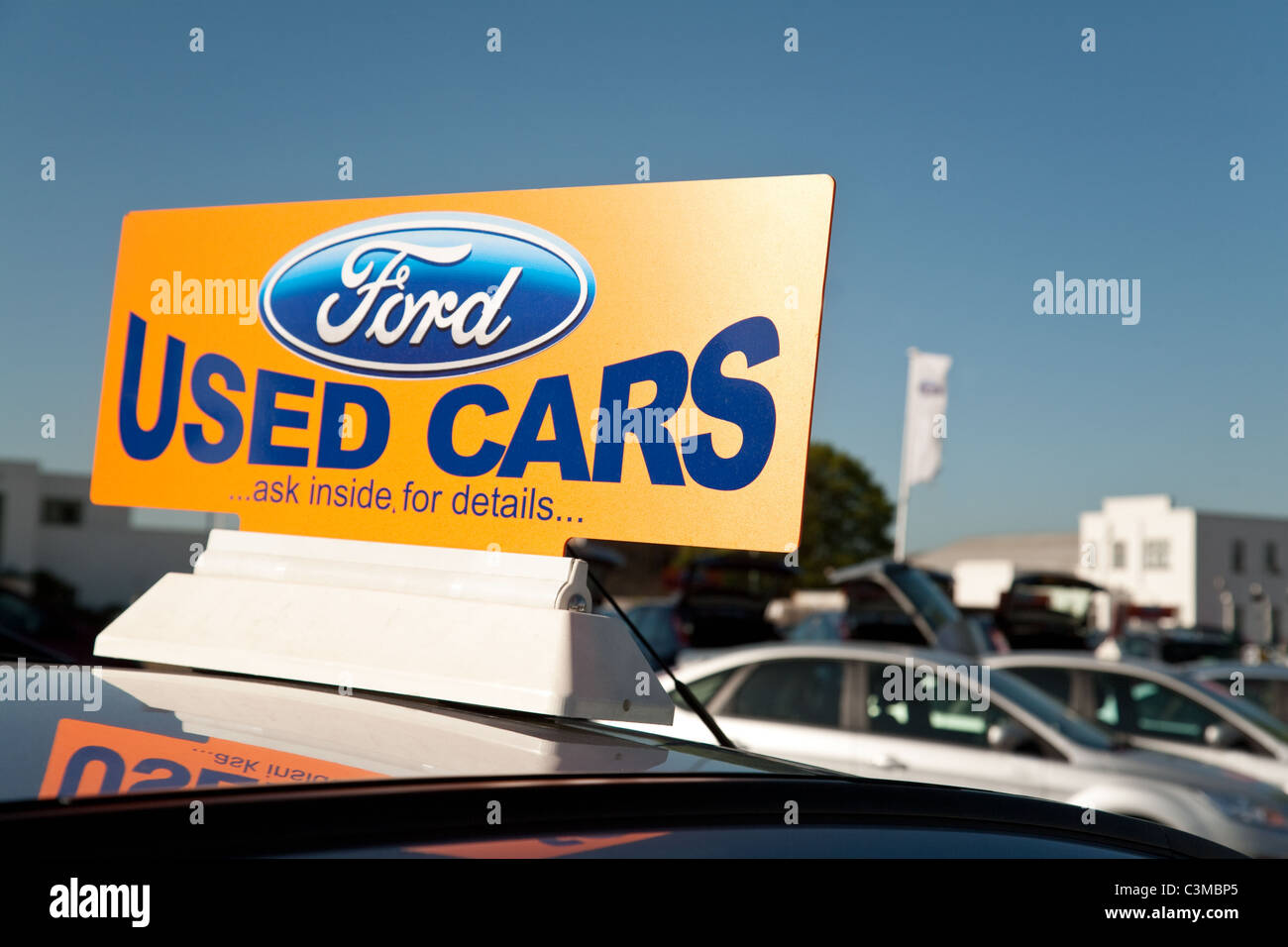 Ford auto usate di segno a Marshalls di seconda mano concessionaria auto, Cambridge, Regno Unito Foto Stock
