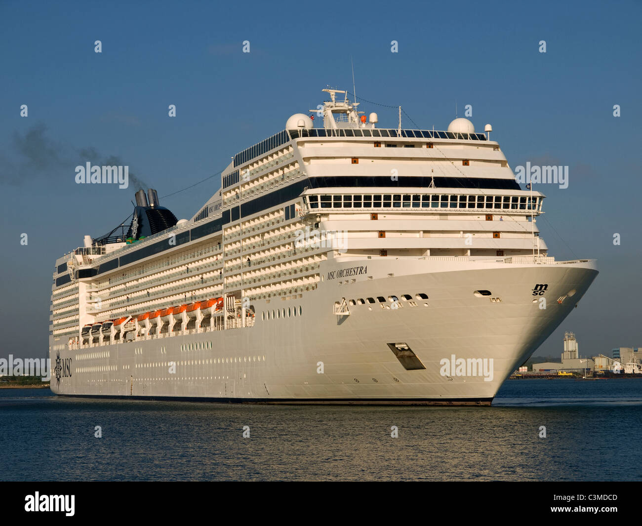Nave da crociera MSC Orchestra che arrivano a Southampton Hampshire England Regno Unito Foto Stock