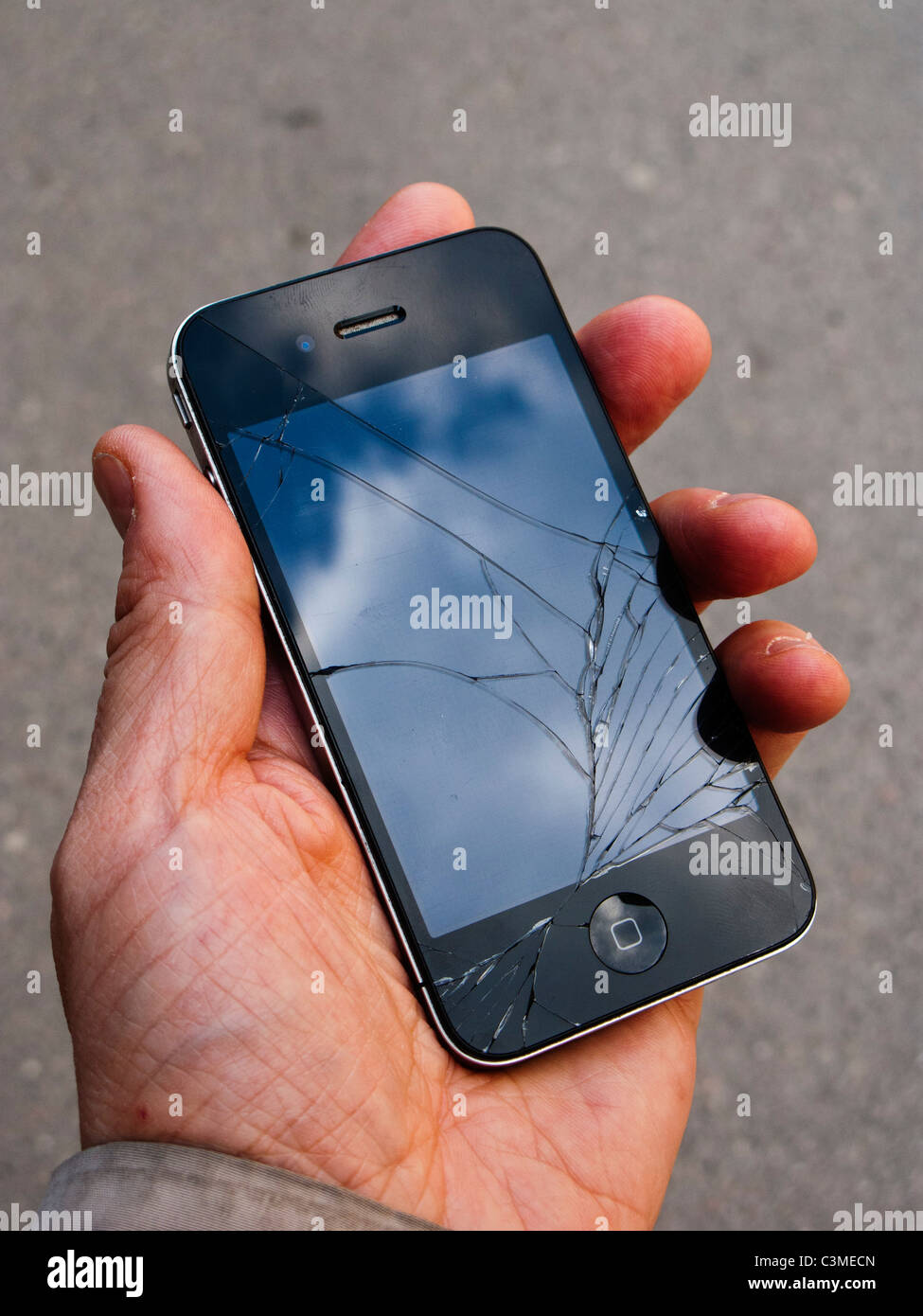 Broken iphone screen immagini e fotografie stock ad alta risoluzione - Alamy