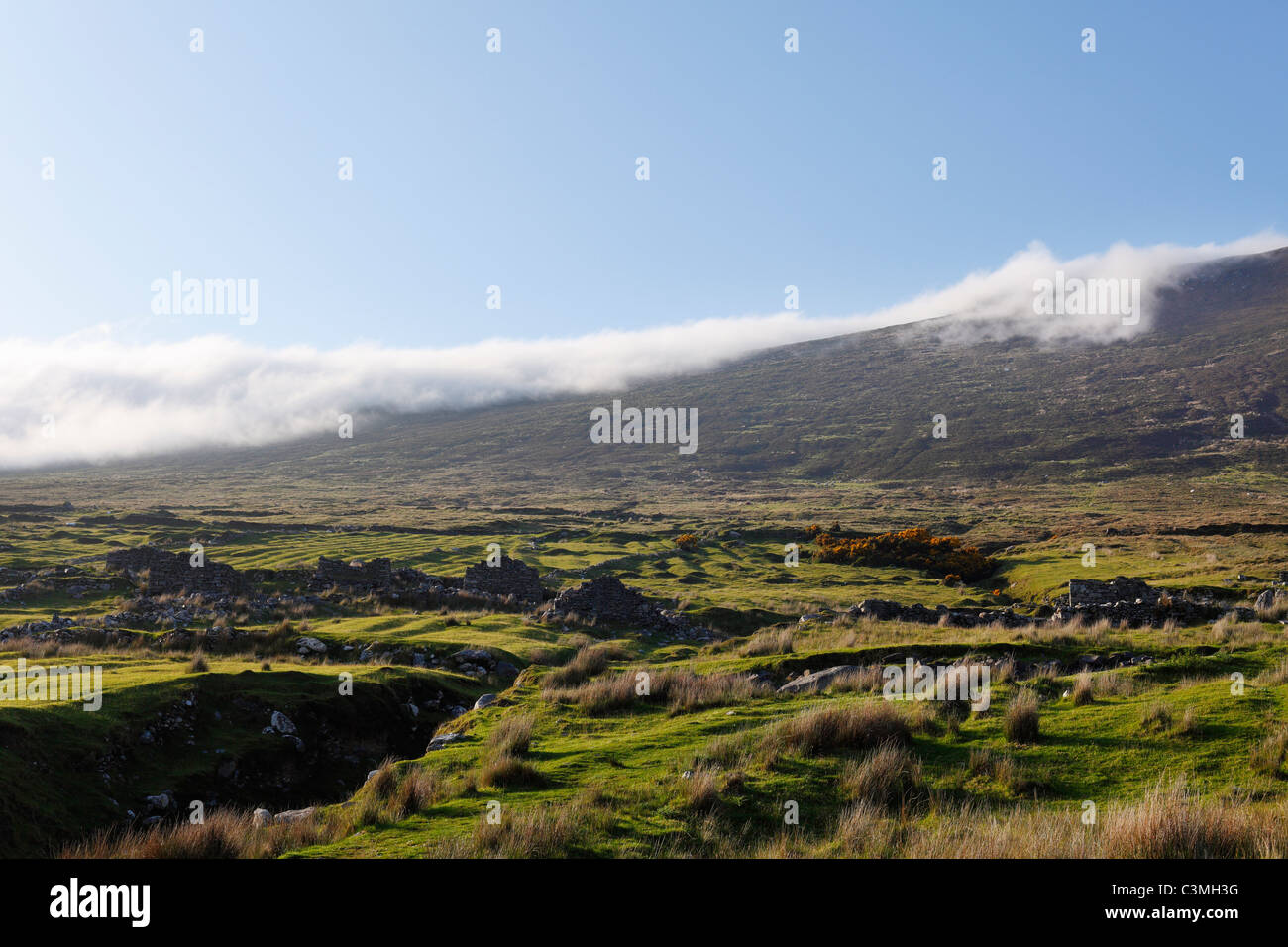 Irlanda, Provincia Connacht, nella contea di Mayo, vista di slievemore villaggio deserta Foto Stock