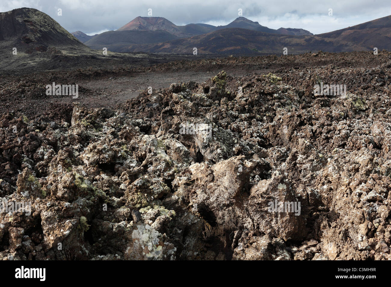 Spagna Isole Canarie Lanzarote, vista al campo di lava al Parco Nazionale di Timanfaya Foto Stock