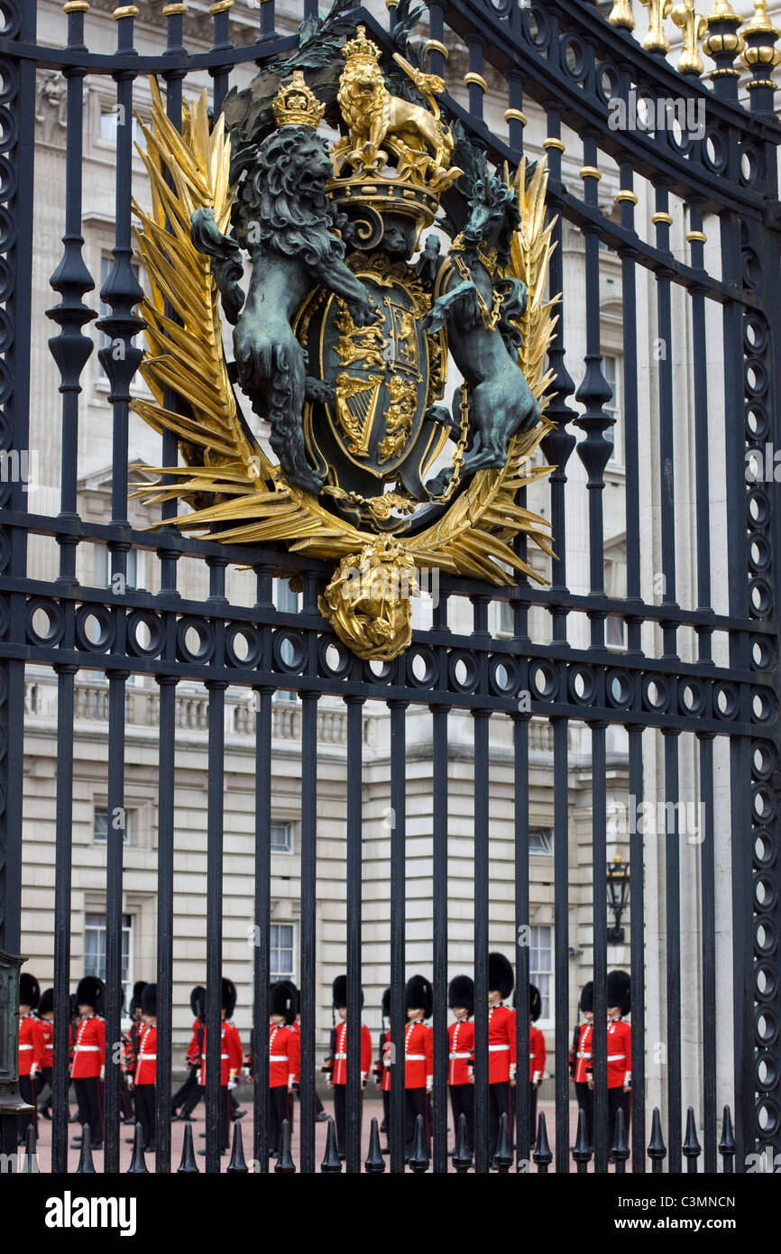 La Divisione Casa cerimonia del Cambio della Guardia a Buckingham Palace London Abstract Foto Stock