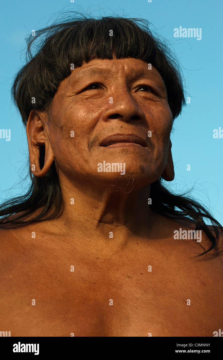 Huaorani indiano (Menga Darita). Gabaro comunità. Yasuni National Park, Ecuador. Foto Stock